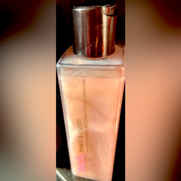 Mark 3 in 1 Bubble Bath Body Wash Shampoo Snow Drop Flower Fruit Amber & Spice - Picture 1 of 2